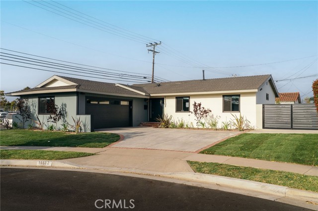 16502 Potter Circle, Huntington Beach CA: https://media.crmls.org/medias/a56b11aa-2bdd-40bb-8ea9-84066b64c321.jpg