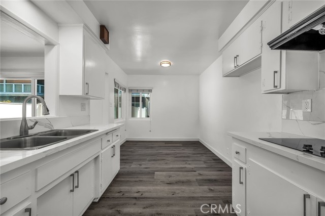 Detail Gallery Image 9 of 18 For 3706 Redondo Beach #B,  Torrance,  CA 90504 - 2 Beds | 1 Baths