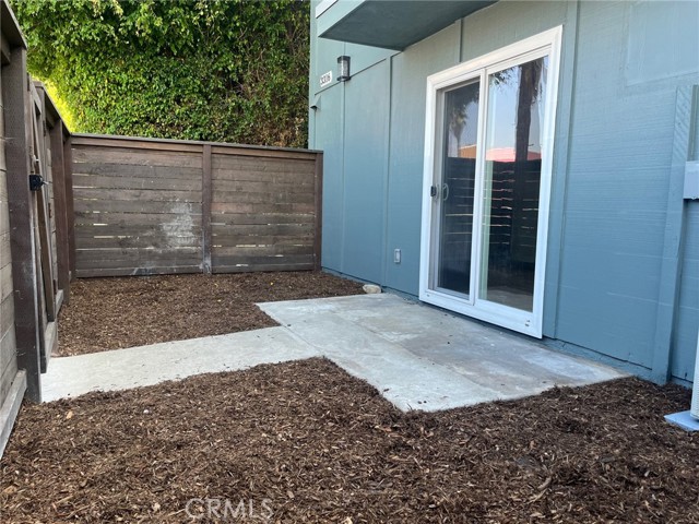 Private yard/entrance for studio