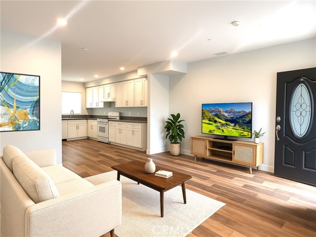 Detail Gallery Image 10 of 17 For 300 E Alhambra Rd #E,  Alhambra,  CA 91801 - 2 Beds | 3 Baths