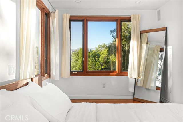 4104 Sea View Drive, Los Angeles CA: https://media.crmls.org/medias/a56c8312-f96c-40df-8f28-603a3eaa9228.jpg