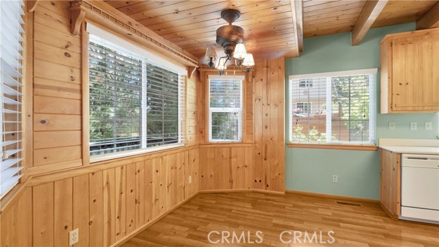 Detail Gallery Image 12 of 18 For 23995 Fern Glen Ln, Crestline,  CA 92325 - 2 Beds | 1/1 Baths