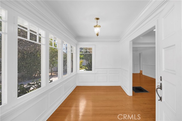 Detail Gallery Image 2 of 36 For 4031 N Virginia Rd, Long Beach,  CA 90807 - 4 Beds | 4 Baths