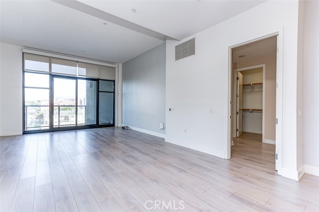 Detail Gallery Image 8 of 15 For 3223 W 6th St #306,  Los Angeles,  CA 90020 - 2 Beds | 2 Baths