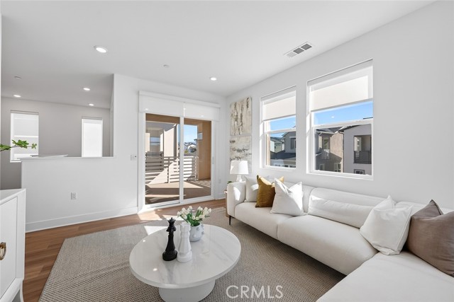 Detail Gallery Image 13 of 46 For 418 Lobata, Irvine,  CA 92618 - 4 Beds | 3/1 Baths