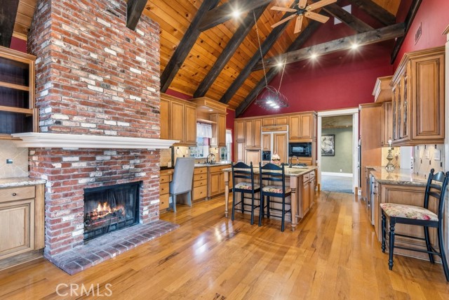 Detail Gallery Image 10 of 41 For 28070 West Shore Rd, Lake Arrowhead,  CA 92352 - 4 Beds | 2/1 Baths