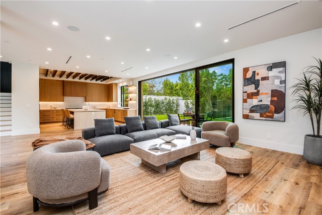 Detail Gallery Image 18 of 54 For 5929 Melvin Ave, Tarzana,  CA 91356 - 5 Beds | 6 Baths