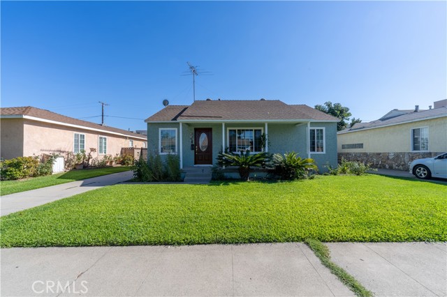 Detail Gallery Image 1 of 1 For 706 E Coolidge St, Long Beach,  CA 90805 - 5 Beds | 2 Baths