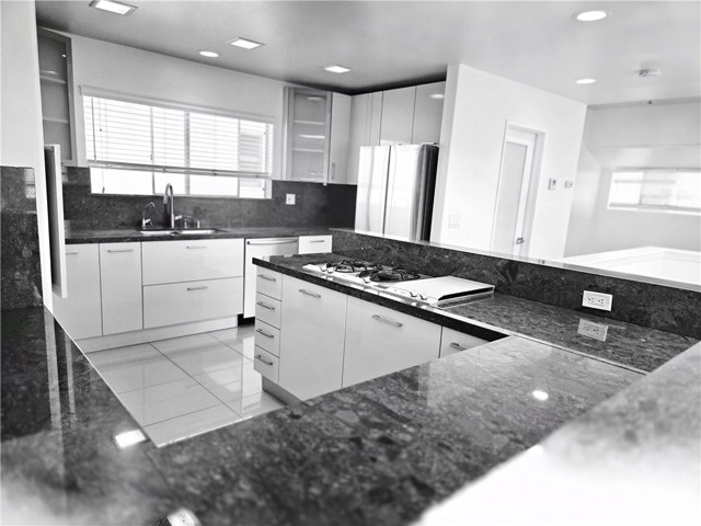 409 15th Street, Manhattan Beach CA: https://media.crmls.org/medias/a56f3a52-a8dc-4ab7-8324-1bf05411a376.jpg