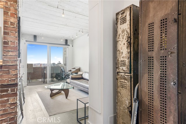 Detail Gallery Image 2 of 32 For 7250 Franklin Ave #1011,  Los Angeles,  CA 90046 - 1 Beds | 1 Baths