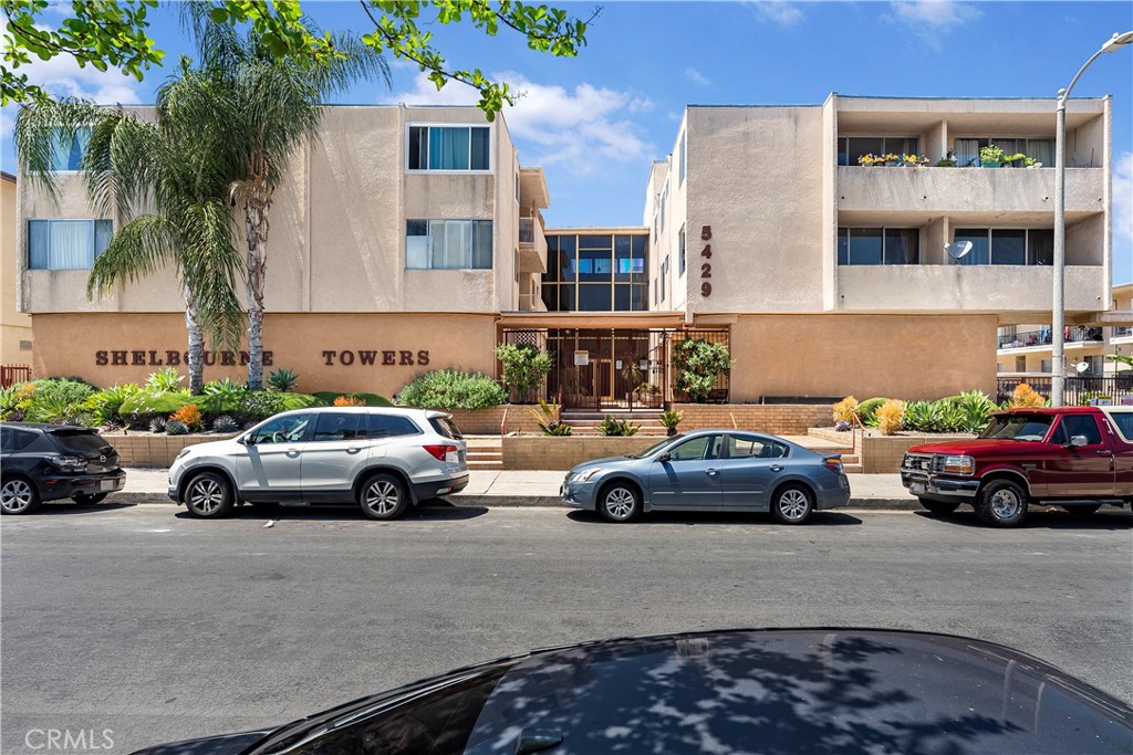 5429 Newcastle Avenue #309