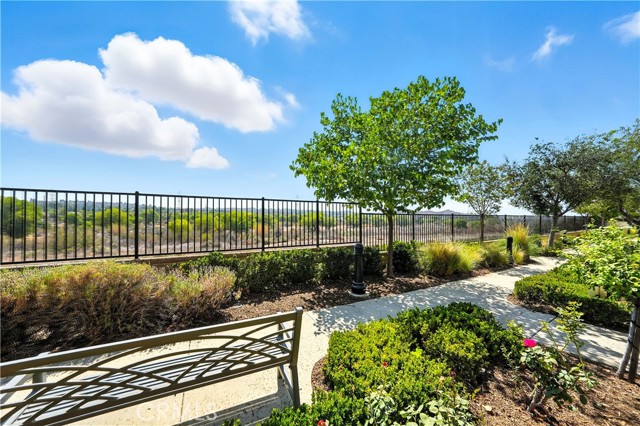 Detail Gallery Image 8 of 52 For 28648 Pietro Dr, Valencia,  CA 91354 - 3 Beds | 3 Baths