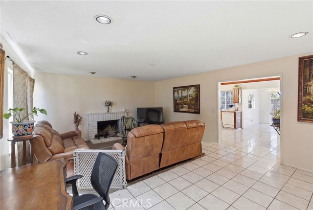 Detail Gallery Image 3 of 23 For 1077 Westpark, Corona,  CA 92882 - 4 Beds | 2 Baths