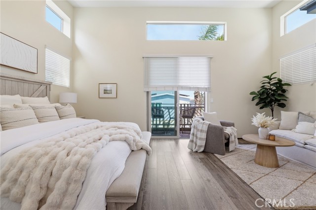 Detail Gallery Image 32 of 67 For 1745 Spreckels Ln, Redondo Beach,  CA 90278 - 3 Beds | 4/1 Baths