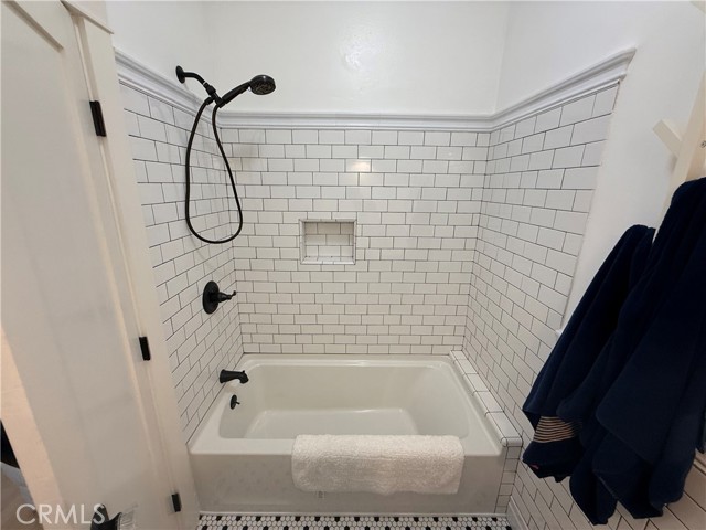 354 Chestnut Avenue, Long Beach CA: https://media.crmls.org/medias/a5732d0d-2240-427b-936c-383b06bcfa69.jpg