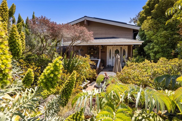 Detail Gallery Image 4 of 53 For 1760 Stuart St, Cambria,  CA 93428 - 3 Beds | 2 Baths