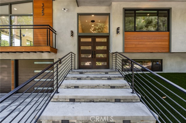 325 N Madison Avenue, Monrovia CA: https://media.crmls.org/medias/a5737c3a-f067-447c-9a7f-233f612c6309.jpg