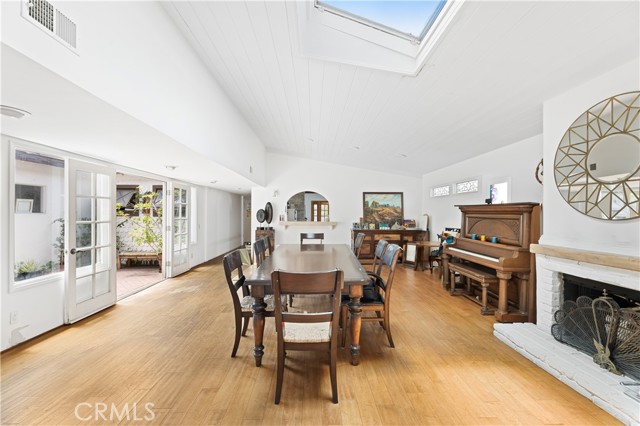 Detail Gallery Image 9 of 32 For 317 Walnut St, Costa Mesa,  CA 92627 - 4 Beds | 2 Baths