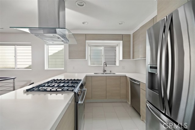 Detail Gallery Image 3 of 12 For 614 Acacia #1/2,  Corona Del Mar,  CA 92625 - 3 Beds | 3 Baths