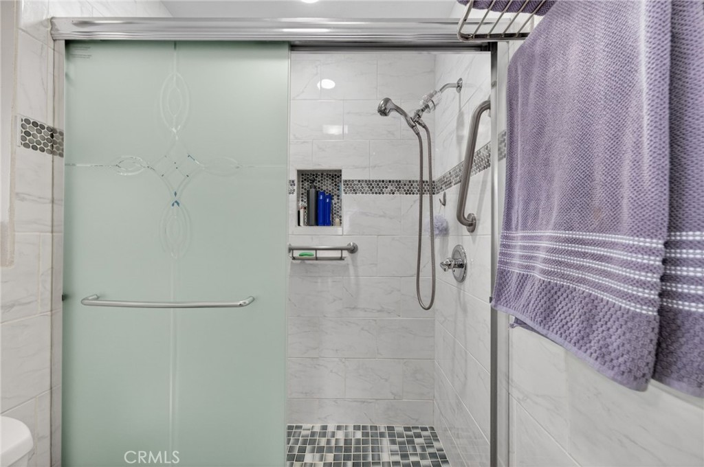 https://media.crmls.org/medias/a5752899-2fed-43db-ba1b-8f199011e6b0.jpg?preset=X-Large