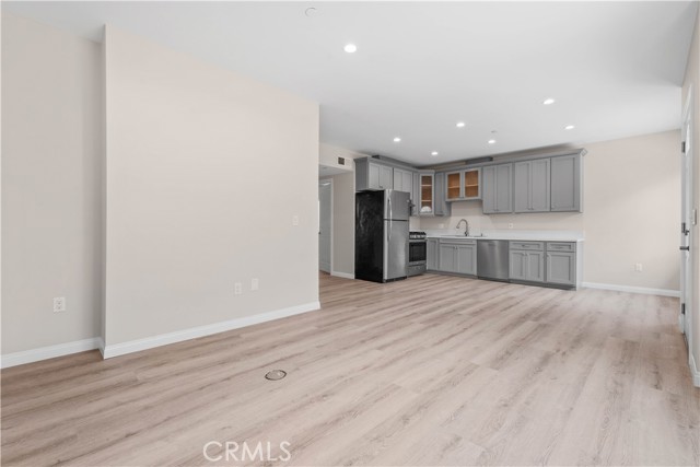 217 W Avenue 37, Cypress Park CA: https://media.crmls.org/medias/a5755d8e-d2fd-46b4-b0c6-5cd517462e63.jpg