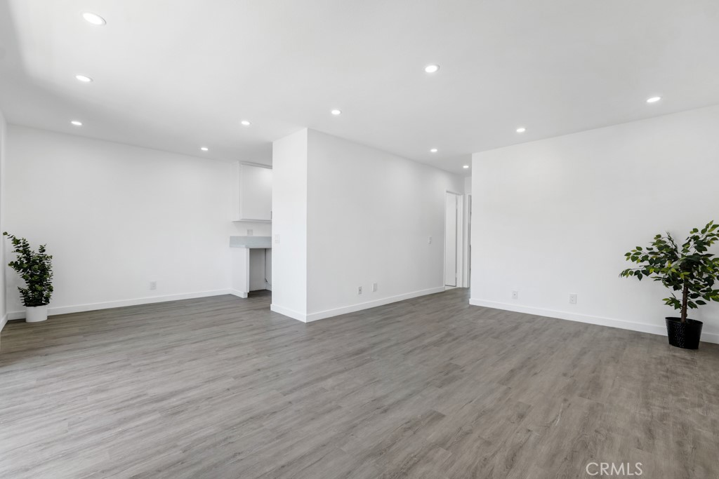 20930 Parthenia Street #206