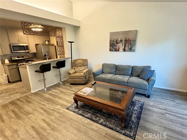 Detail Gallery Image 6 of 18 For 5500 Lindley Ave #207,  Encino,  CA 91316 - 1 Beds | 1 Baths