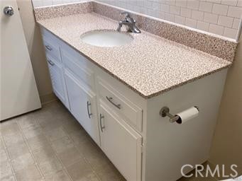 https://media.crmls.org/medias/a576fb7a-31fe-45a2-872d-6a467892771e.jpg?preset=X-Large