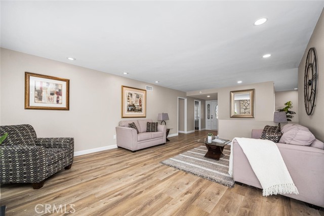 Detail Gallery Image 10 of 74 For 11348 Barbi Ln, Los Alamitos,  CA 90720 - 4 Beds | 2/1 Baths