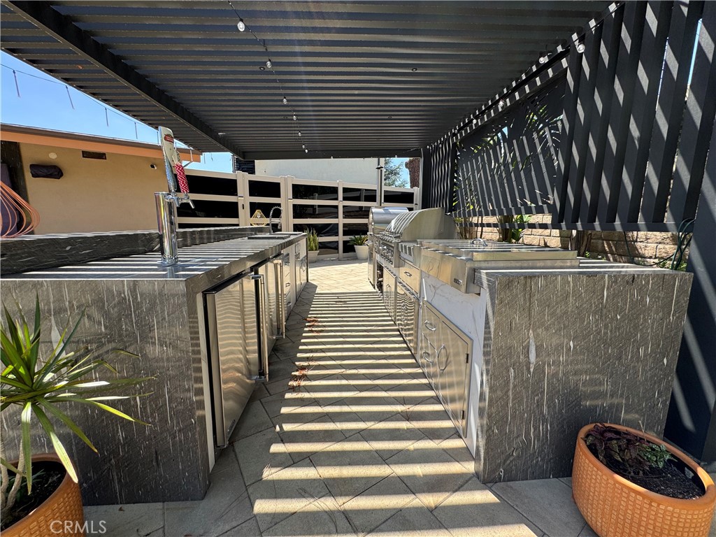 https://media.crmls.org/medias/a5785d8b-d7b6-4b0a-a7cb-a47e3150c309.jpg?preset=X-Large