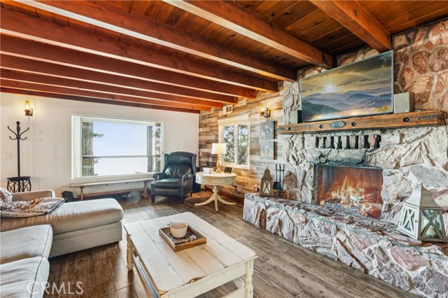 Detail Gallery Image 12 of 29 For 22988 Valley View, Crestline,  CA 92325 - 3 Beds | 2 Baths