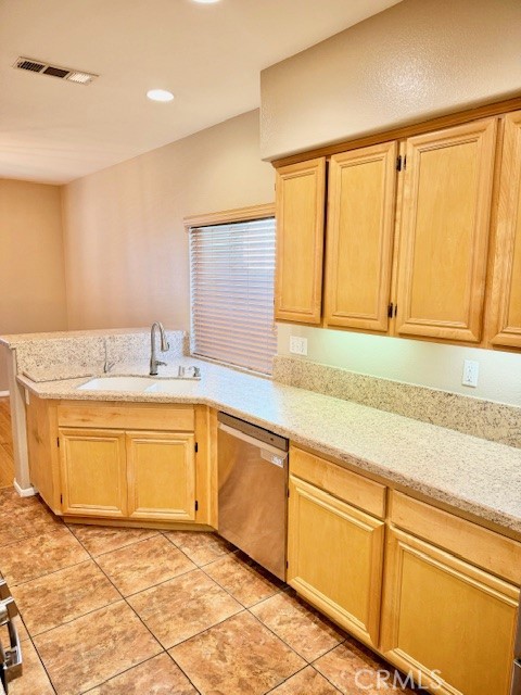 Detail Gallery Image 18 of 58 For 2929 Watermount St, Riverside,  CA 92501 - 3 Beds | 2/1 Baths