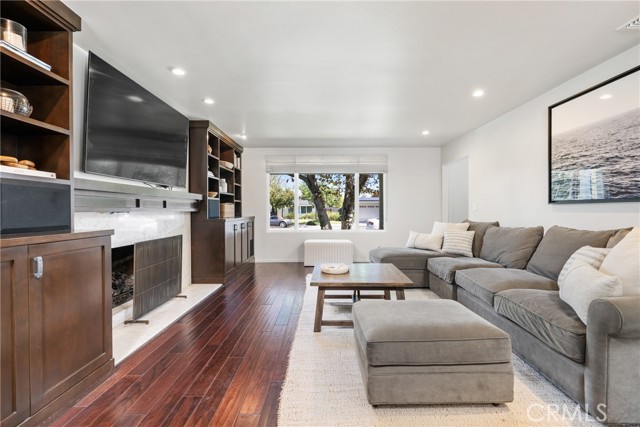 Detail Gallery Image 8 of 22 For 285 Sierks Street, Costa Mesa,  CA 92627 - 5 Beds | 3 Baths