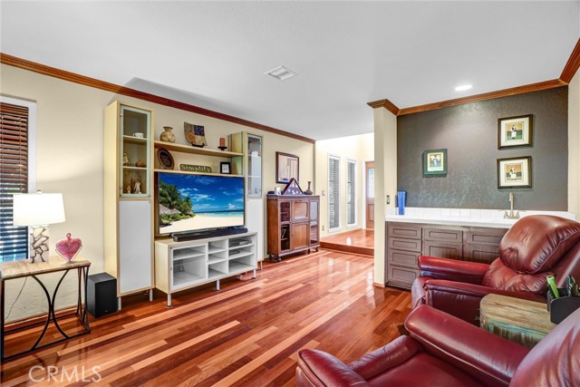 Detail Gallery Image 7 of 40 For 6073 Loynes #32,  Long Beach,  CA 90803 - 3 Beds | 3 Baths