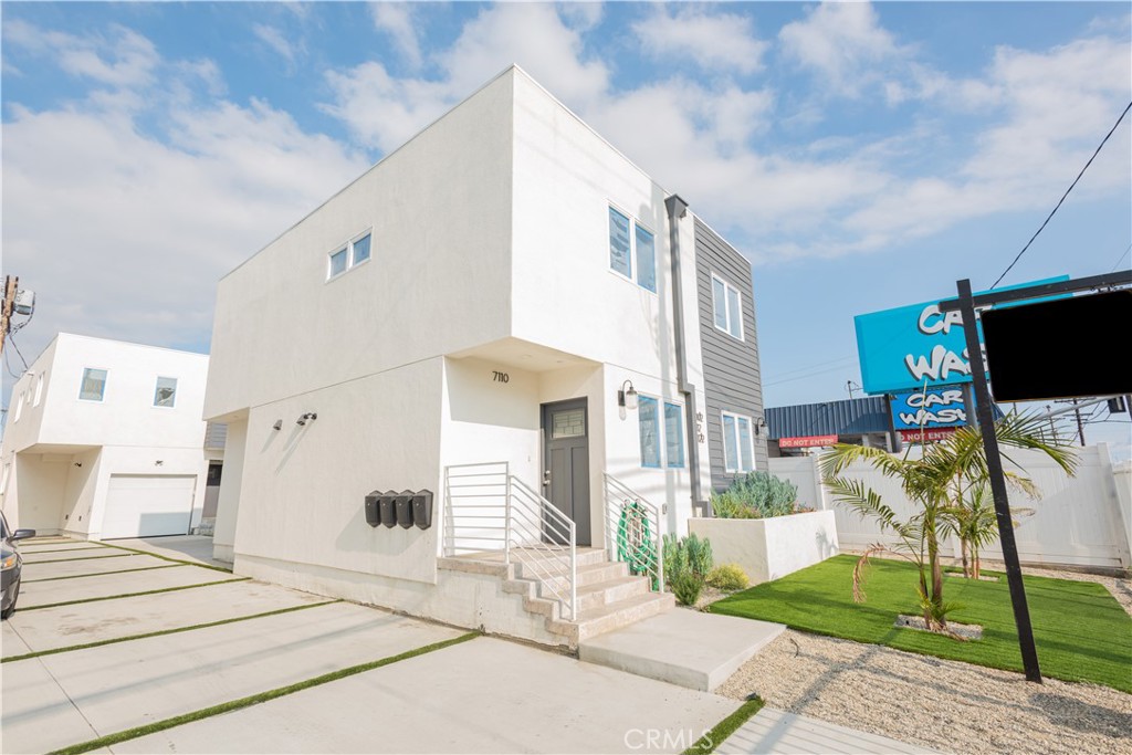 7110 S Hoover Street, Los Angeles, CA 90044