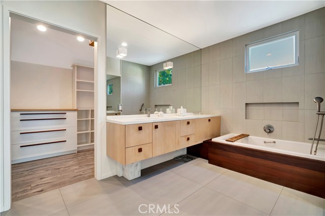 Detail Gallery Image 29 of 42 For 4974 Canoga Ave, Woodland Hills,  CA 91364 - 4 Beds | 4 Baths