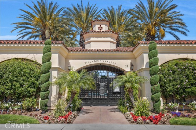 9 Whitford, Irvine CA: https://media.crmls.org/medias/a5809c70-76fb-4160-b82b-ab3152cf0db2.jpg