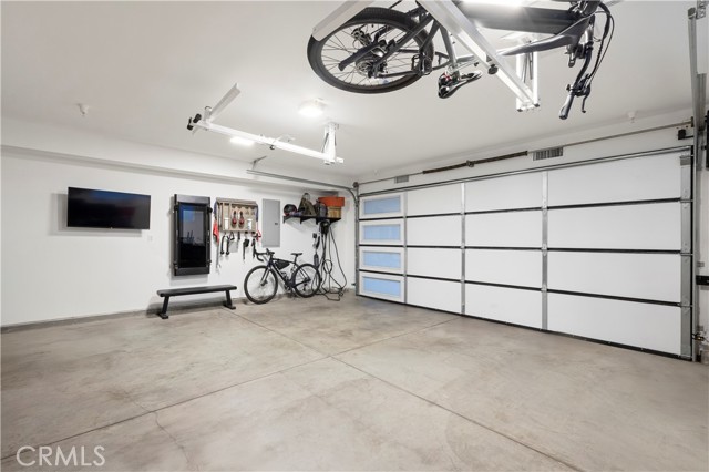 922 N Ridgewood Pl, Los Angeles CA: https://media.crmls.org/medias/a5818902-0ea0-4990-b184-32099e596e62.jpg