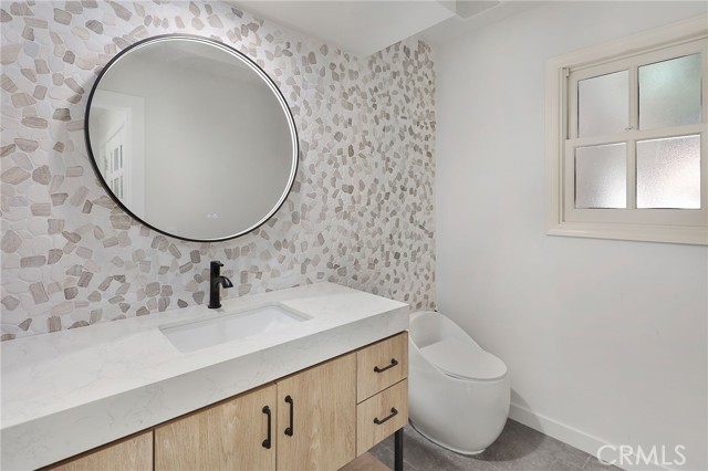 Detail Gallery Image 13 of 20 For 5047 Orrville Ave, Woodland Hills,  CA 91367 - 4 Beds | 2/1 Baths