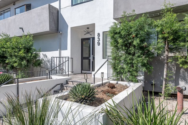 Detail Gallery Image 2 of 35 For 839 Larrabee St #6,  West Hollywood,  CA 90069 - 2 Beds | 2/1 Baths