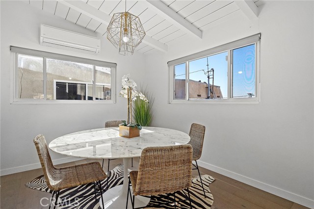 200 Moonstone Street, Manhattan Beach CA: https://media.crmls.org/medias/a583868b-27d9-4a20-bcf5-d740cbcb59dc.jpg