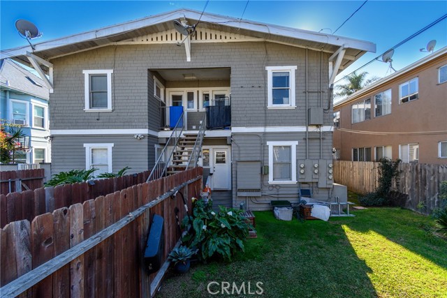 1517 E 1st Street, Long Beach CA: https://media.crmls.org/medias/a584139f-df04-48e3-b050-58b0dc116009.jpg