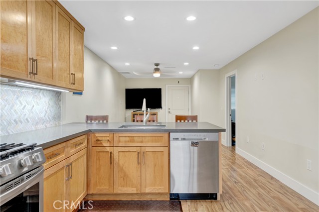Detail Gallery Image 7 of 19 For 472 S Pixley St a,  Orange,  CA 92868 - 2 Beds | 2 Baths