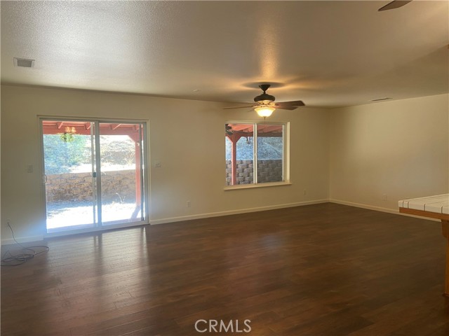 5615 Silver Strand Fall, Mariposa CA: https://media.crmls.org/medias/a586157b-e061-4067-9a92-b3332b7fa10d.jpg
