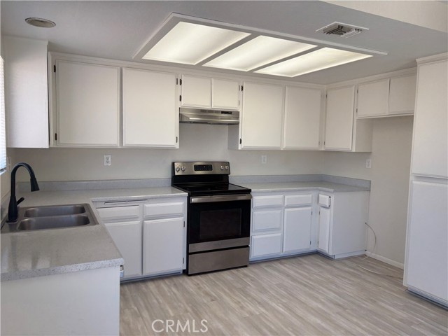 13508 Mohawk Road, Apple Valley CA: https://media.crmls.org/medias/a5866f5c-02b8-4ce5-a652-5eddc8eef08d.jpg