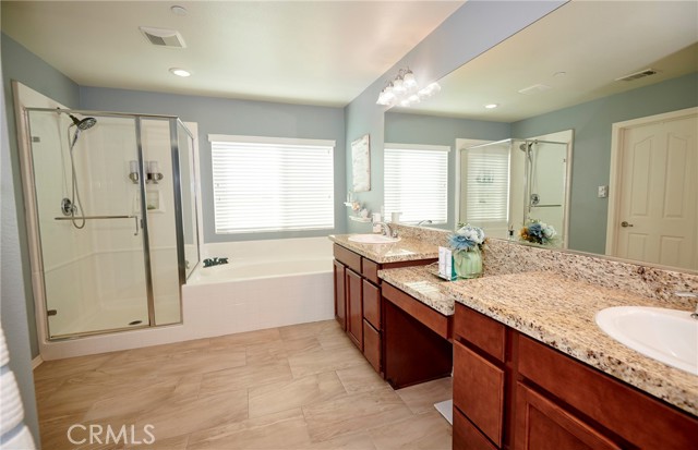 4049 Running Oak Lane, San Bernardino CA: https://media.crmls.org/medias/a586b9d6-c229-4edd-a93b-7833a9978712.jpg