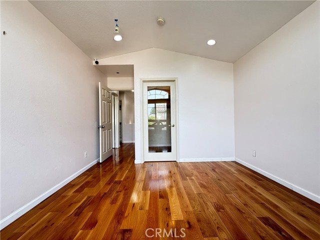 Detail Gallery Image 21 of 24 For 9030 Hayvenhurst Ave, North Hills,  CA 91343 - 4 Beds | 2/1 Baths