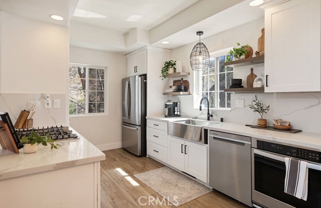 Detail Gallery Image 4 of 33 For 1498 Deer Way, Lake Arrowhead,  CA 92352 - 3 Beds | 2 Baths