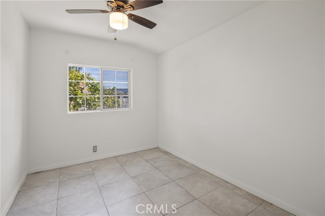Detail Gallery Image 10 of 33 For 1550 E Sandison St, Wilmington,  CA 90744 - 6 Beds | 2 Baths