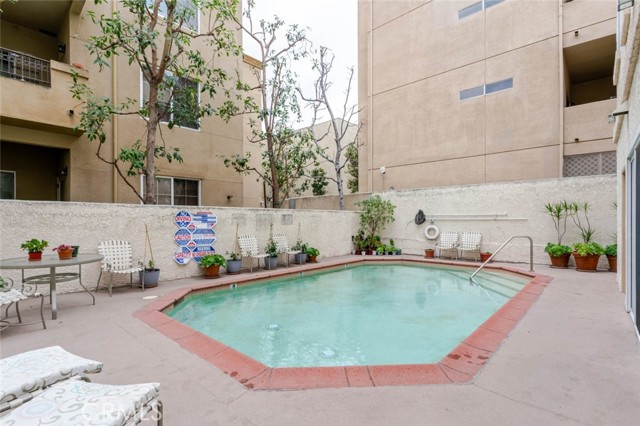 Detail Gallery Image 17 of 25 For 10604 Valley Spring Ln #105,  Toluca Lake,  CA 91602 - 2 Beds | 2 Baths